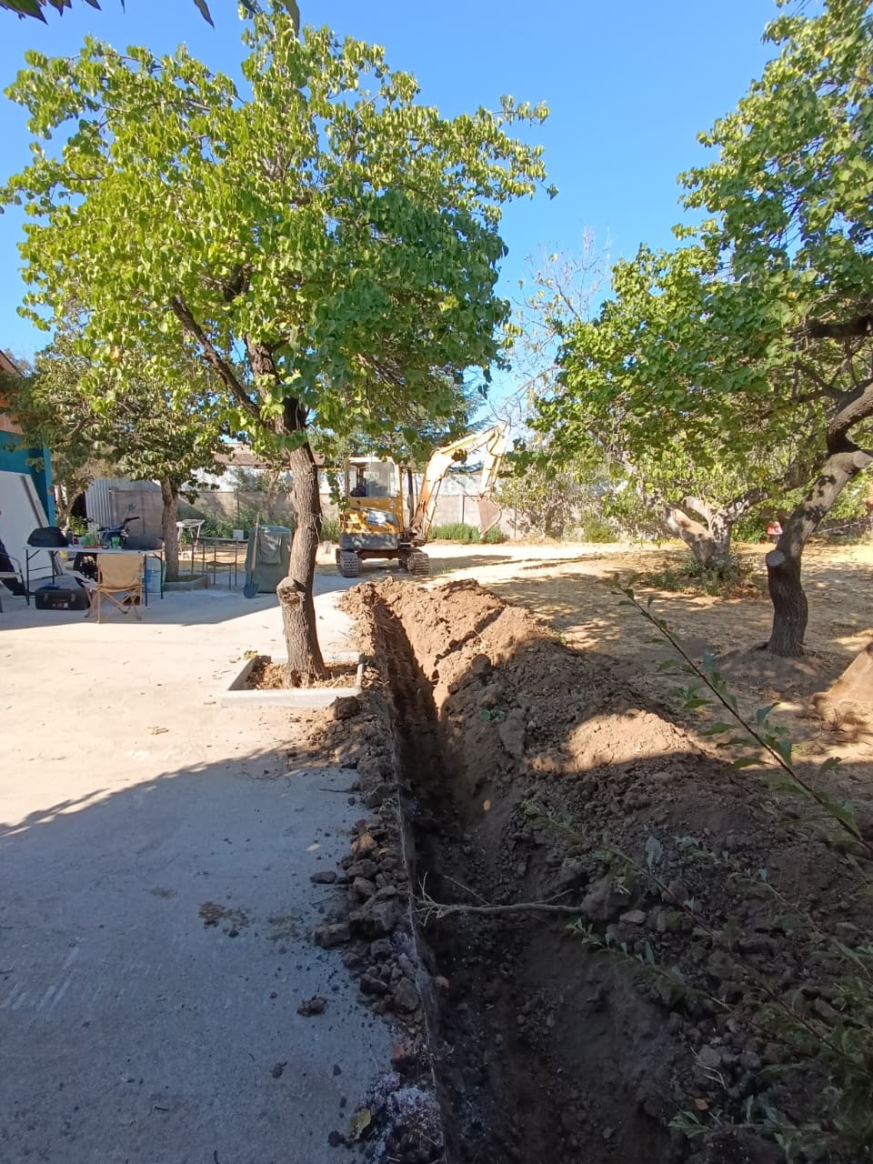 Miniexcavadora Dielos trabajando
